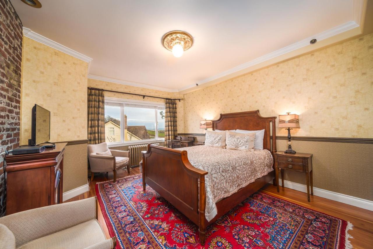 Dashwood Manor Seaside Bed & Breakfast Victoria Extérieur photo