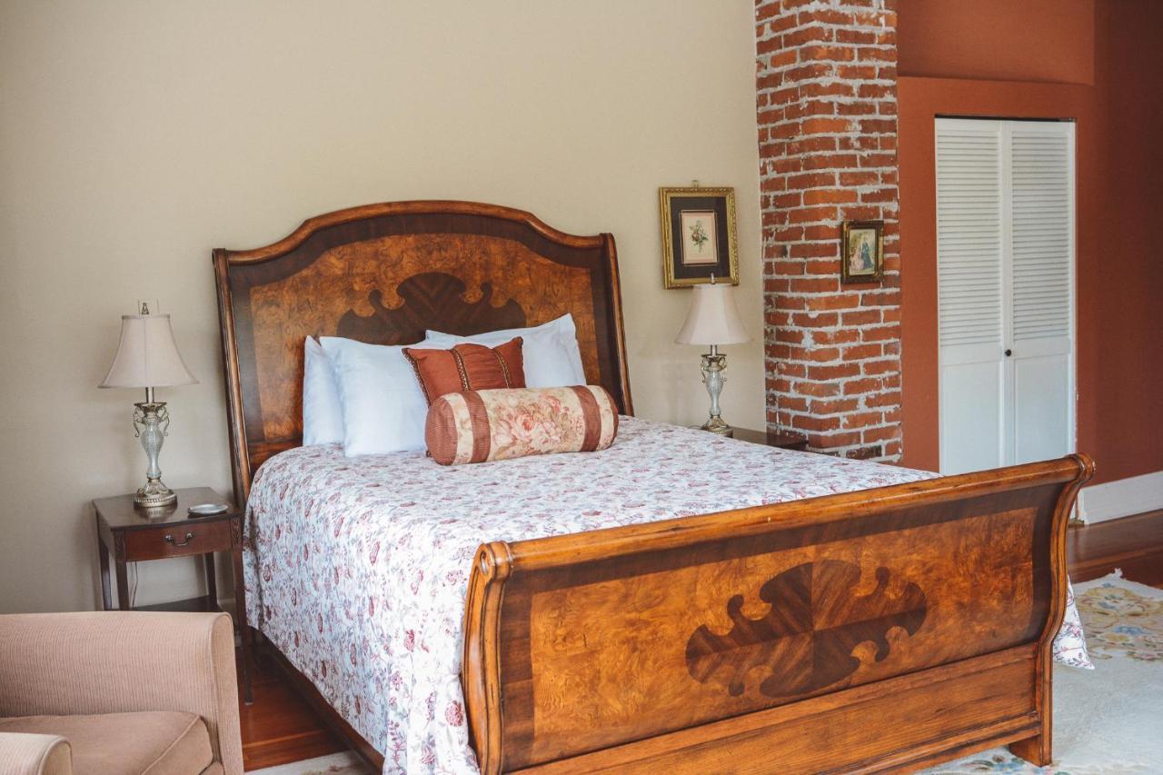 Dashwood Manor Seaside Bed & Breakfast Victoria Extérieur photo