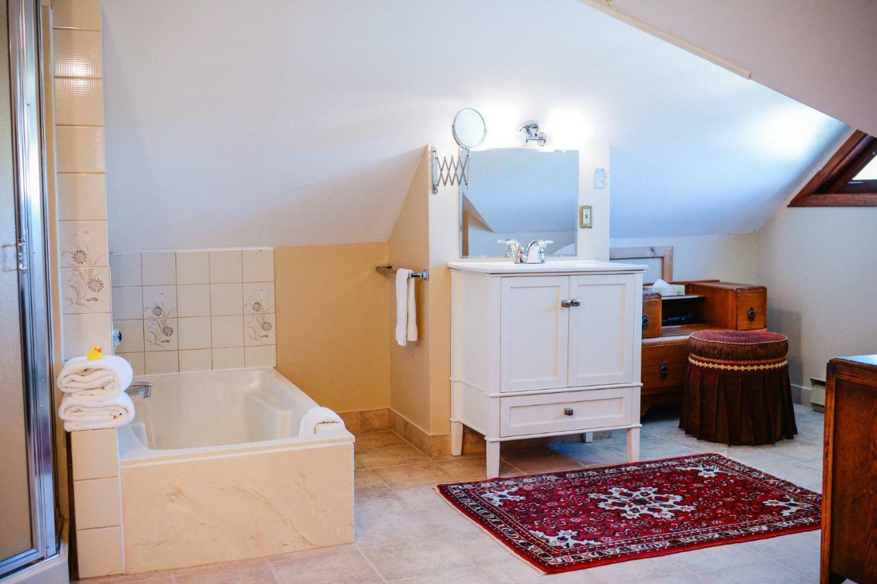 Dashwood Manor Seaside Bed & Breakfast Victoria Extérieur photo