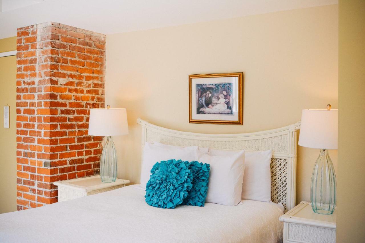 Dashwood Manor Seaside Bed & Breakfast Victoria Extérieur photo