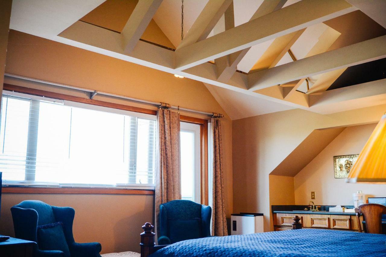 Dashwood Manor Seaside Bed & Breakfast Victoria Extérieur photo