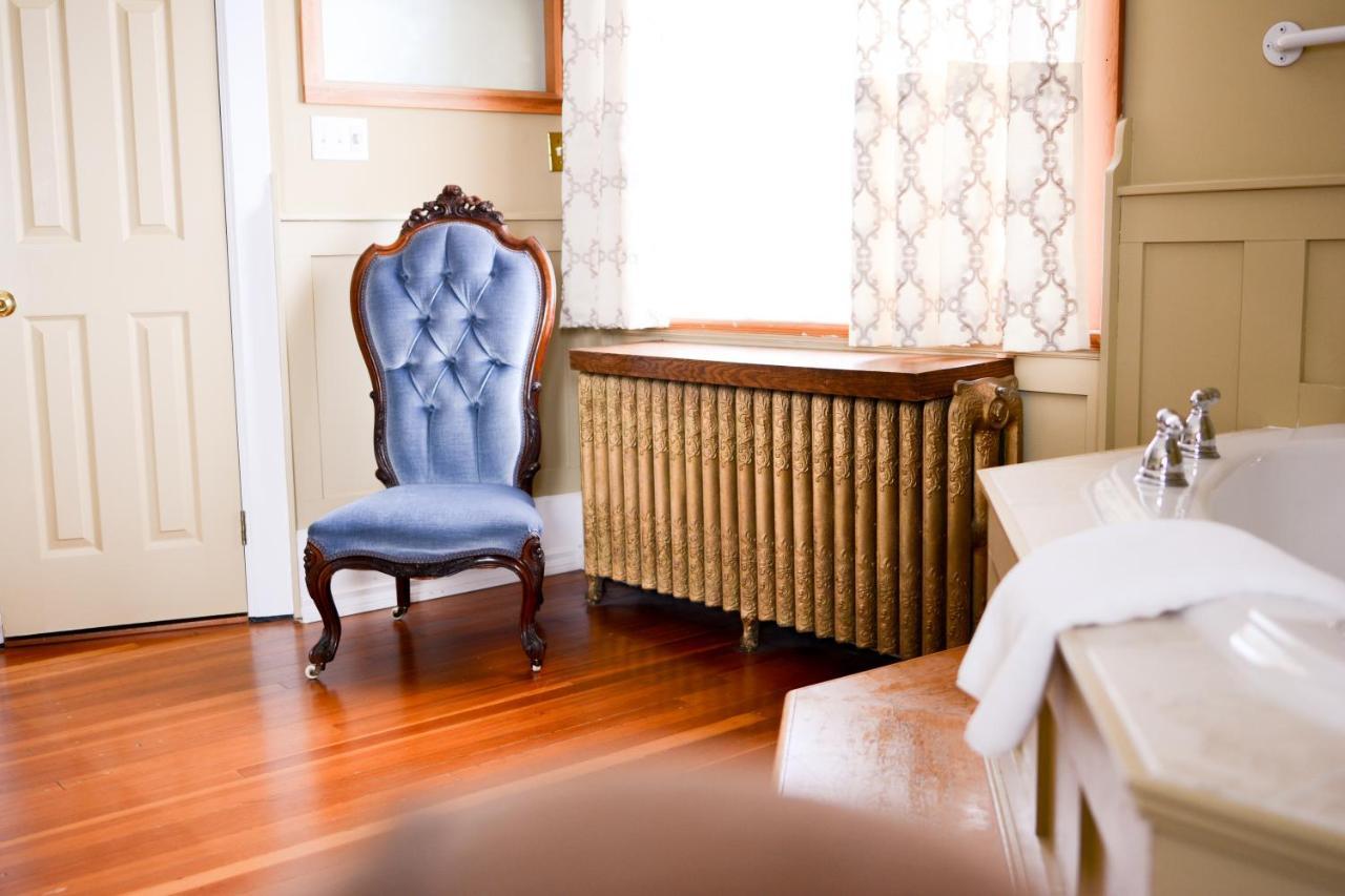Dashwood Manor Seaside Bed & Breakfast Victoria Extérieur photo