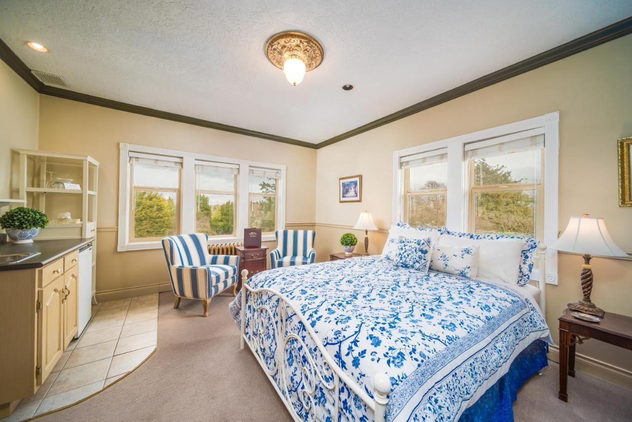 Dashwood Manor Seaside Bed & Breakfast Victoria Extérieur photo